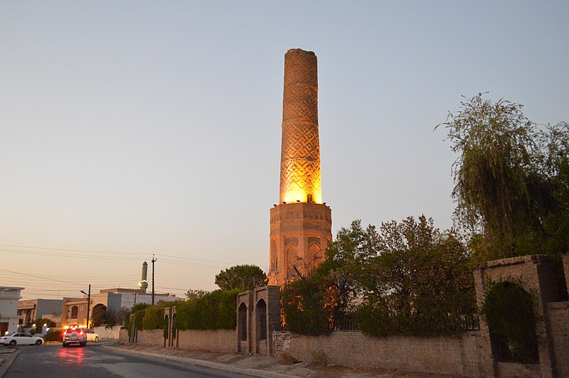 File:Mudhafaria Minaret (evening).jpg