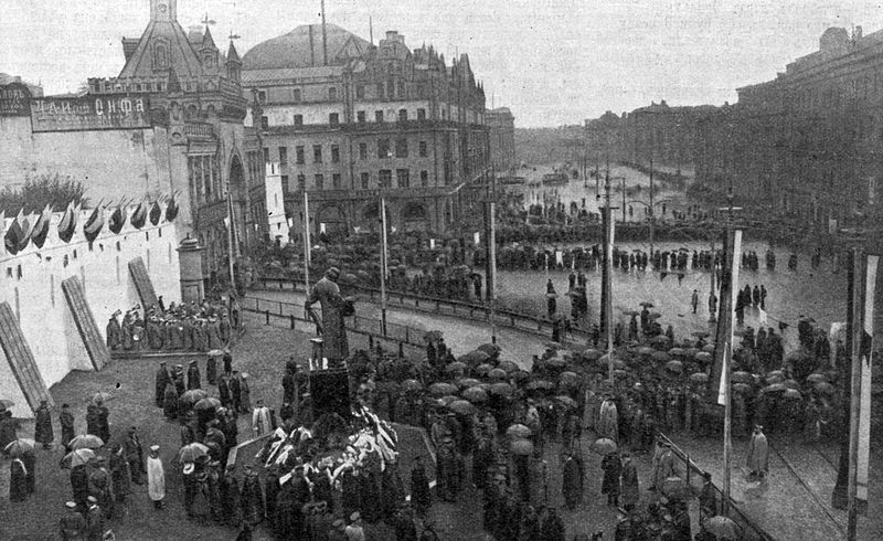 Файл:Pamyatnik Fedorovu 1909.jpg