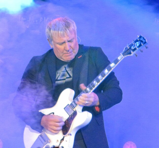 File:Alex lifeson.jpg