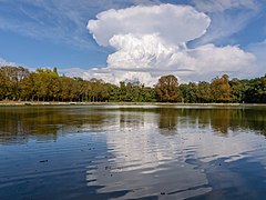 Pond of Chalais, before the Grande Perspective, today.