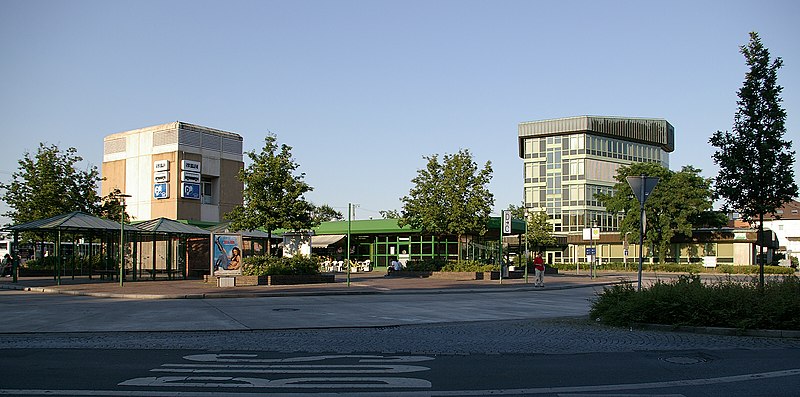 Файл:Unna Busbahnhof Suedwestseite.jpg