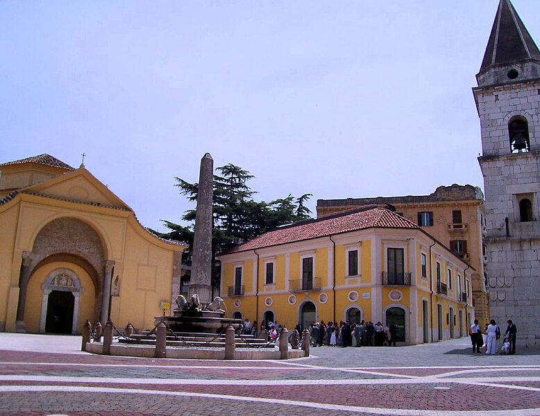 File:Benevento-Santa Sofia 2.jpg