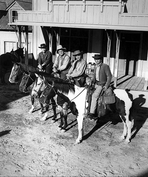 File:Bonanza main cast 1961.JPG