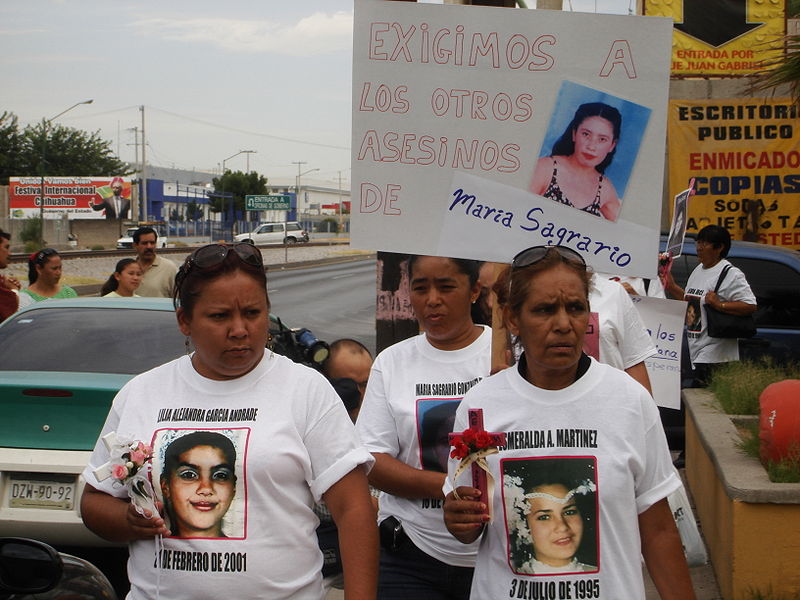 File:Familiares de mujeres asesinada.jpg