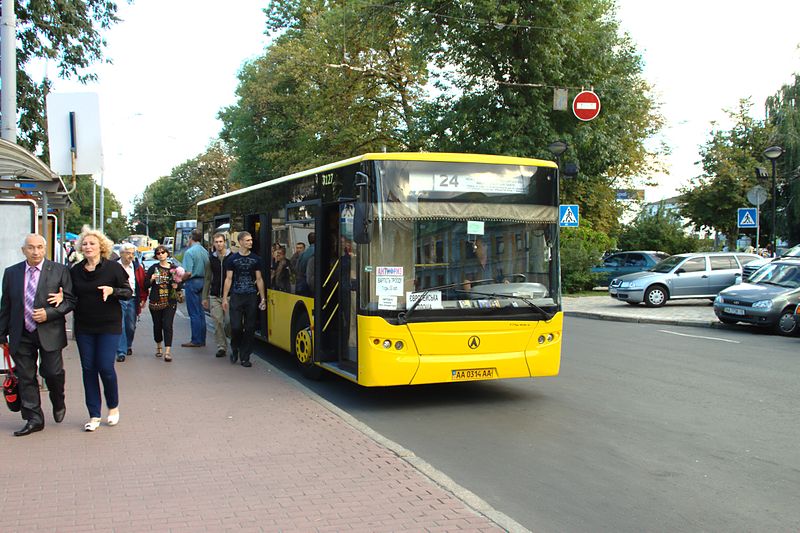 Файл:Kyjev, Citadelna, autobus.jpg