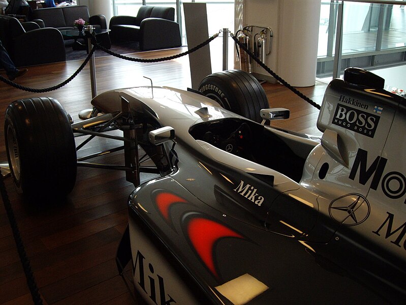 Archivo:McLaren Mercedes F1 Car.jpg