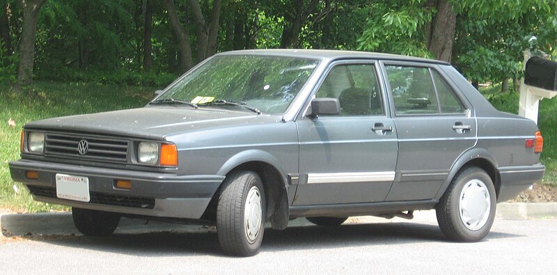 Archivo:1st-Volkswagen-Fox-sedan.jpg