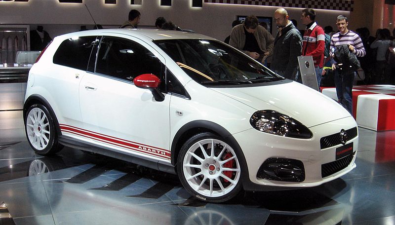 Archivo:Abarth GrandePunto.JPG