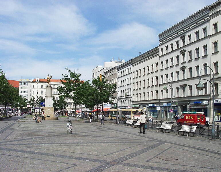 File:Berlin Neukölln Hermannplatz 2002.jpg