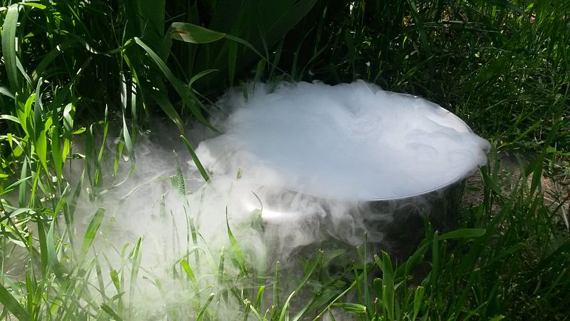 File:Dry Ice in Water.jpg