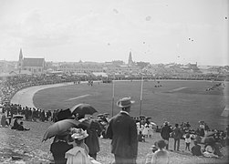 A view over Fremantle Oval and the surrounding buildings (c. 1910).