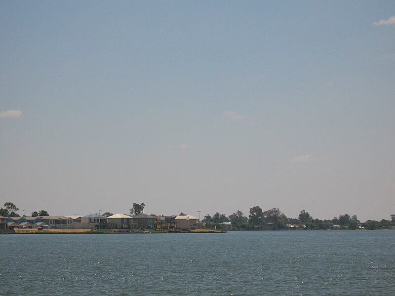 File:LakeMulwala.JPG