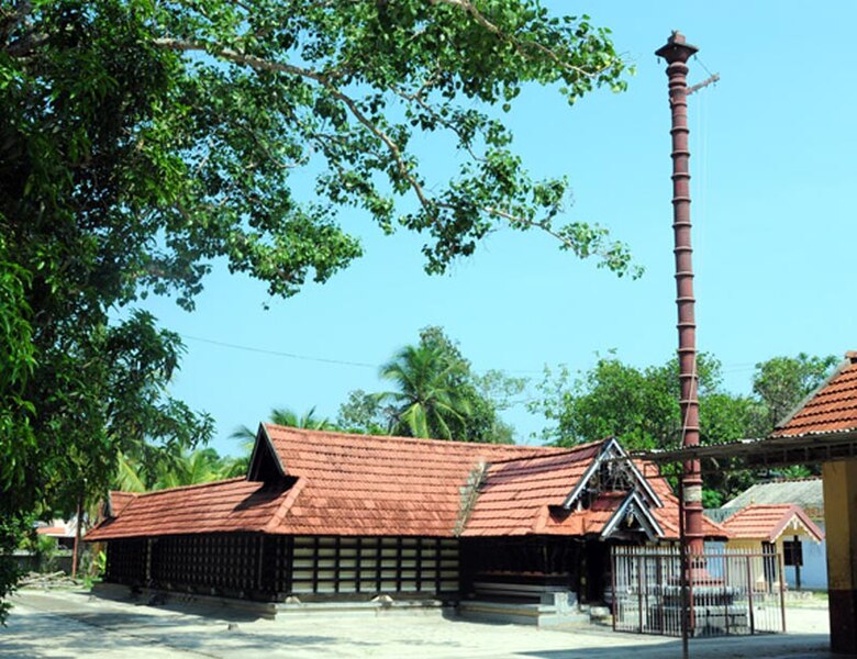 File:Manakkaattutemple.jpg