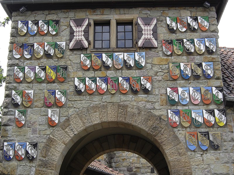 File:Wachenburg Weinheim3.JPG