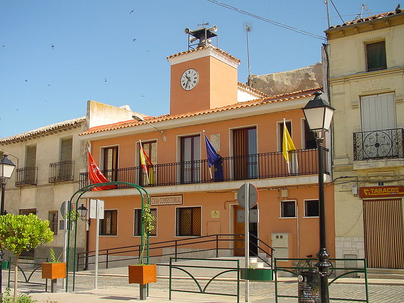 Archivo:Ayuntamiento de Villaconejos.jpg