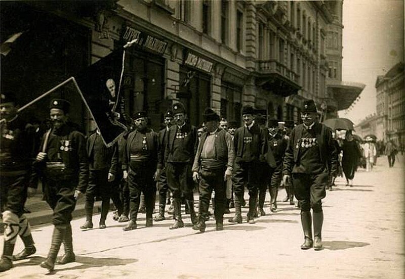 File:Chetniks in Belgrade, 1920.jpg