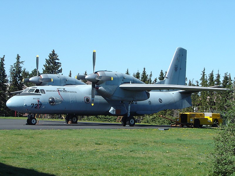 Archivo:Croatian AN-32B Ruzyne.jpg