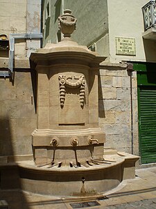 Fuente de la calle Descalzos.