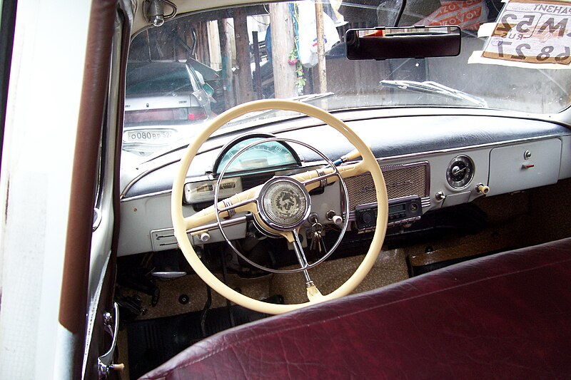 Файл:GAZ-21 "Volga" interior.jpg