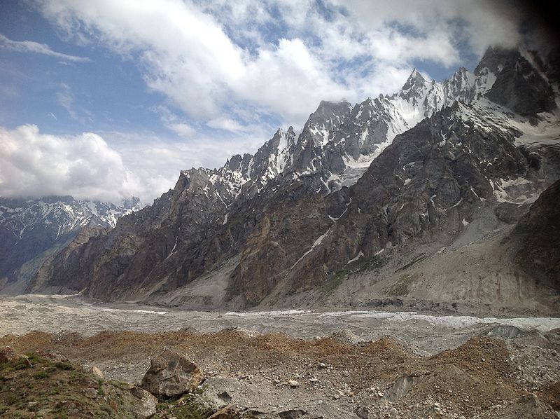 File:Gondogoro Glacier.JPG