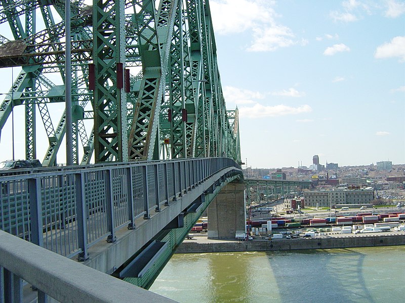 Archivo:JacquesCartierBridge View.JPG