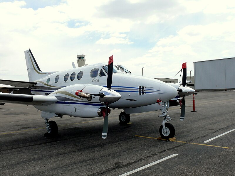 Файл:KingAirC90AtCentennial.jpg