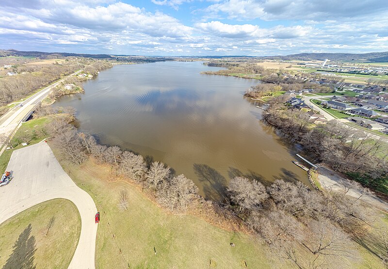 File:Lake Neshonoc West Salem.jpg