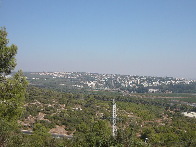 Archivo:Migdal haemek view.jpg