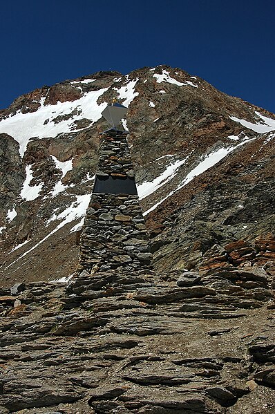 Файл:Oetzi Memorial.jpg