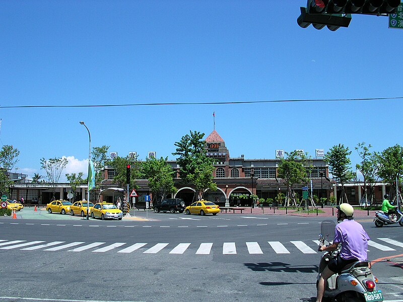 File:Taiwan YiLan Railway Station.JPG