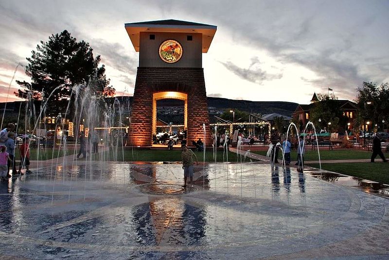 File:Water Fountain at Tabernacle.jpg