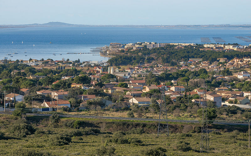 File:Balaruc-les-Bains, Hérault 01.jpg