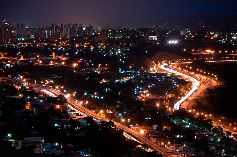 Archivo:Barquisimeto de Noche.jpg