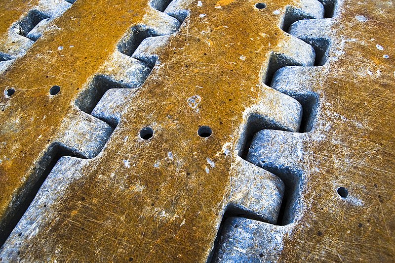 File:Caterpillar track segments.jpg