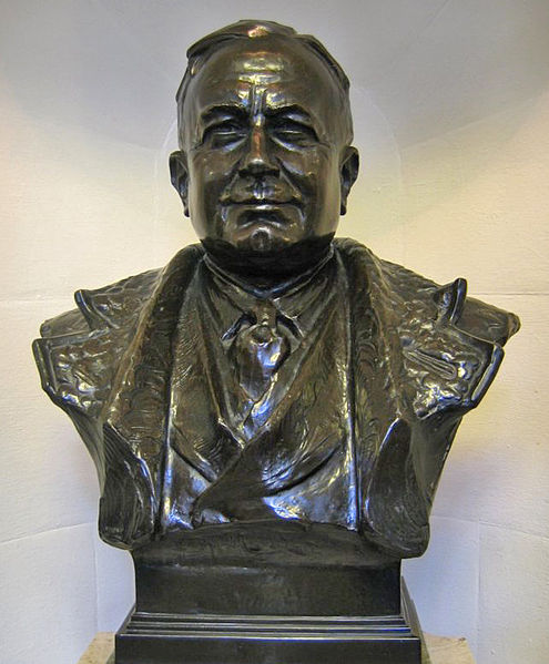 File:Herbert Chapman bust 20050922.jpg