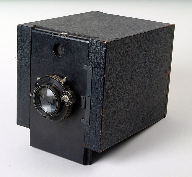 Archivo:Mug shot camera, Alcatraz.jpg