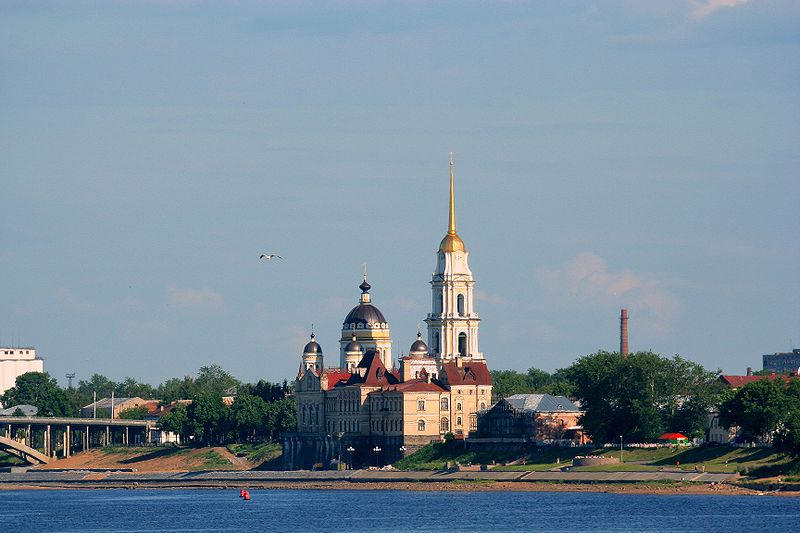 Файл:Rybinsk viewd from Volga.jpg