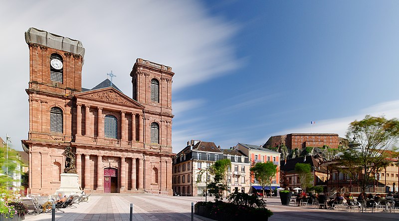 File:2014-09-02 16-42-16 cat-st-christ-citadelle-belfort.jpg