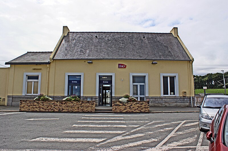 File:Gare-Plouaret-Trégor-BV-entrée.jpg