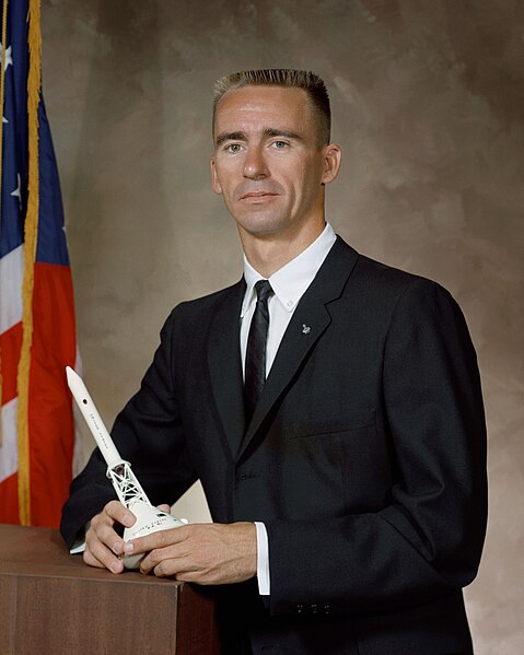 Файл:Walter Cunningham.jpg