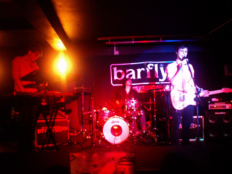 Файл:White Lies at Barfly.jpg