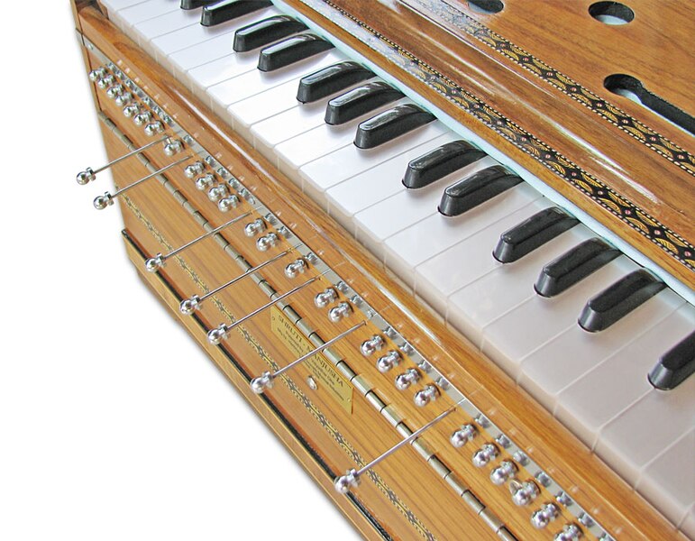 File:22 shruti harmonium.jpg