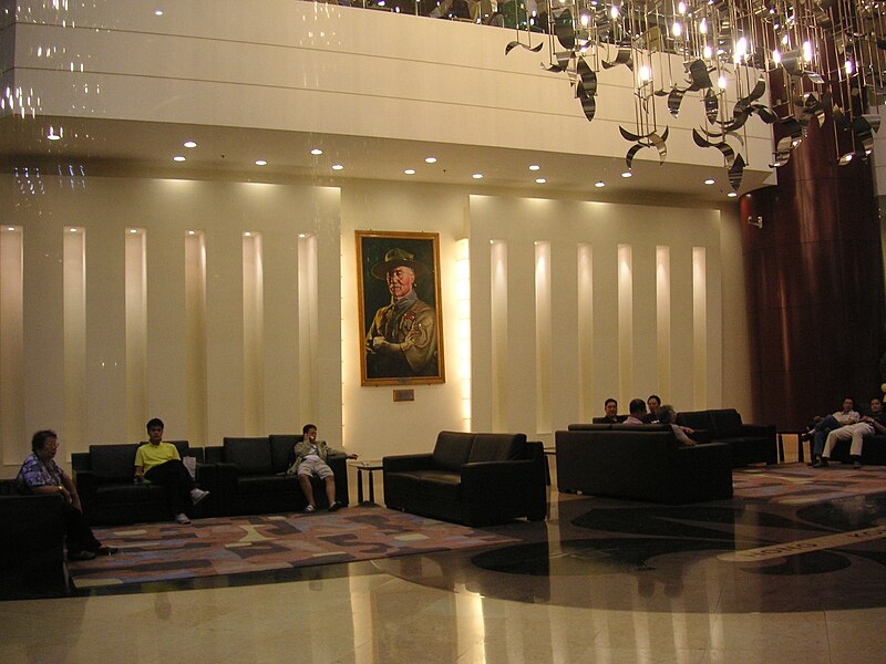 File:BP International House Concourse.jpg