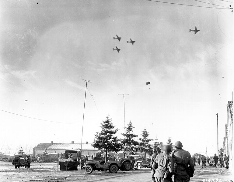 File:Bastogne resupply1944 sm.jpg