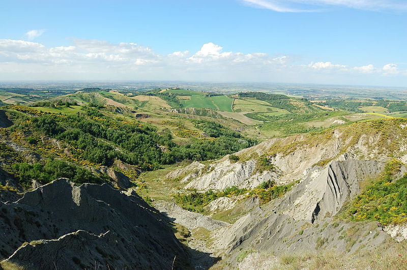 File:Calanchi valle del Sillaro.jpg