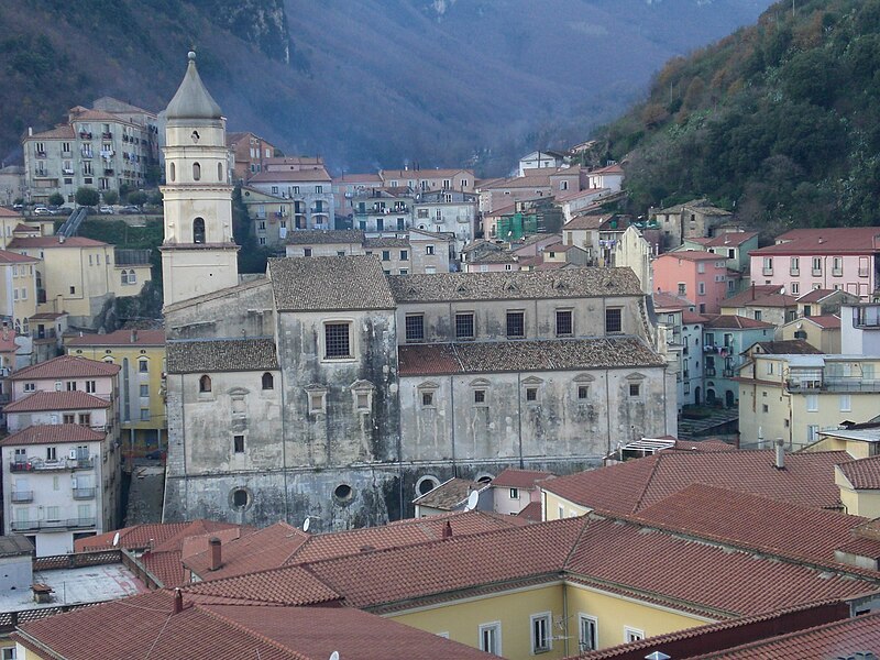 File:Cattedrale Campagna.JPG