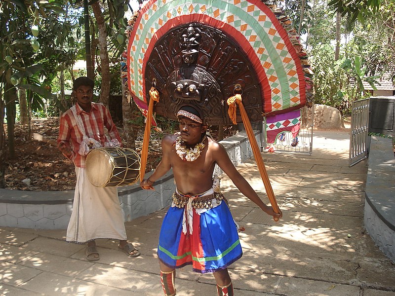 File:Chirankara Pooram Thara.JPG