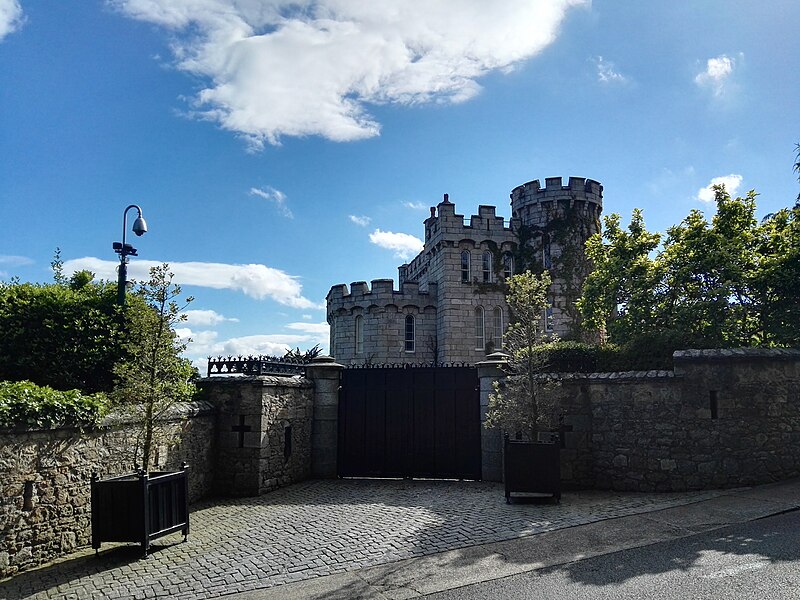 File:Enya Castle.jpg