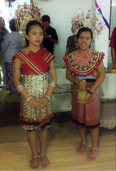 File:Iban girls.jpg