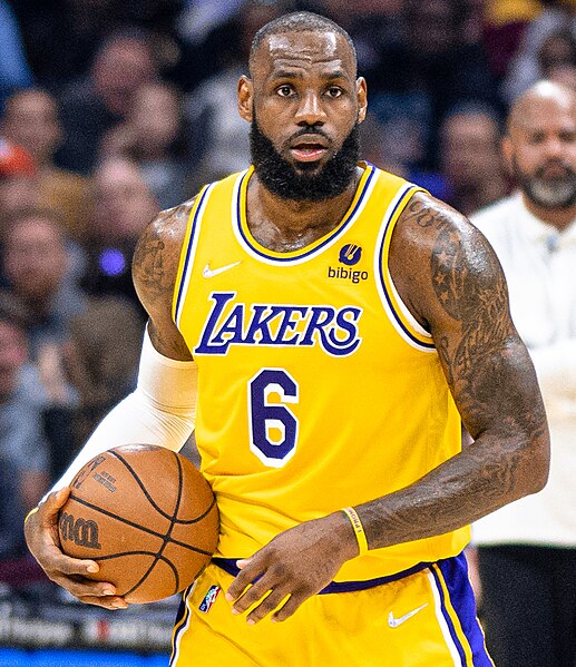 Файл:LeBron James (51959977144) (cropped2).jpg